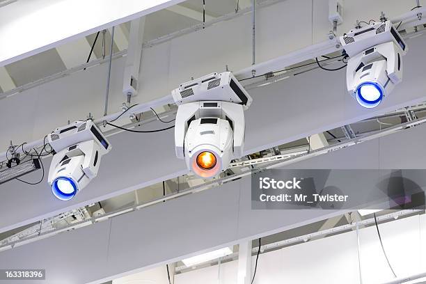 Foto de Equipamento De Iluminação e mais fotos de stock de Camarins - Camarins, Equipamento de Iluminação, Luz elétrica