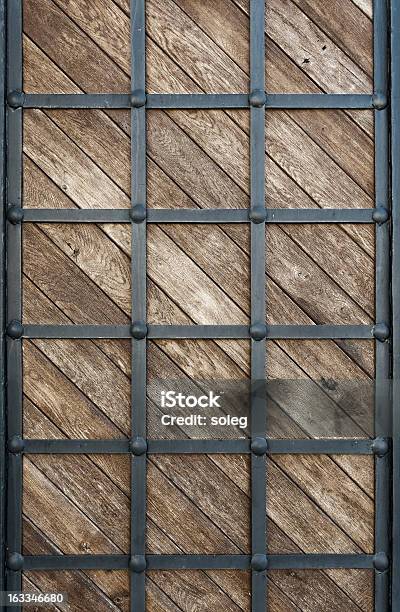 Hierro Revestido De Madera Foto de stock y más banco de imágenes de Acero - Acero, Anticuado, Antigualla