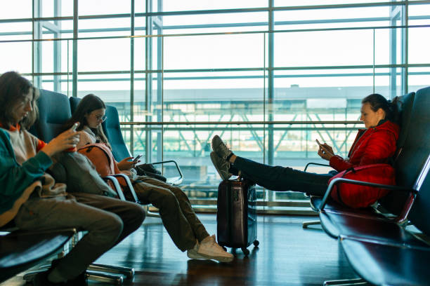 istock Family on airport 1633475804