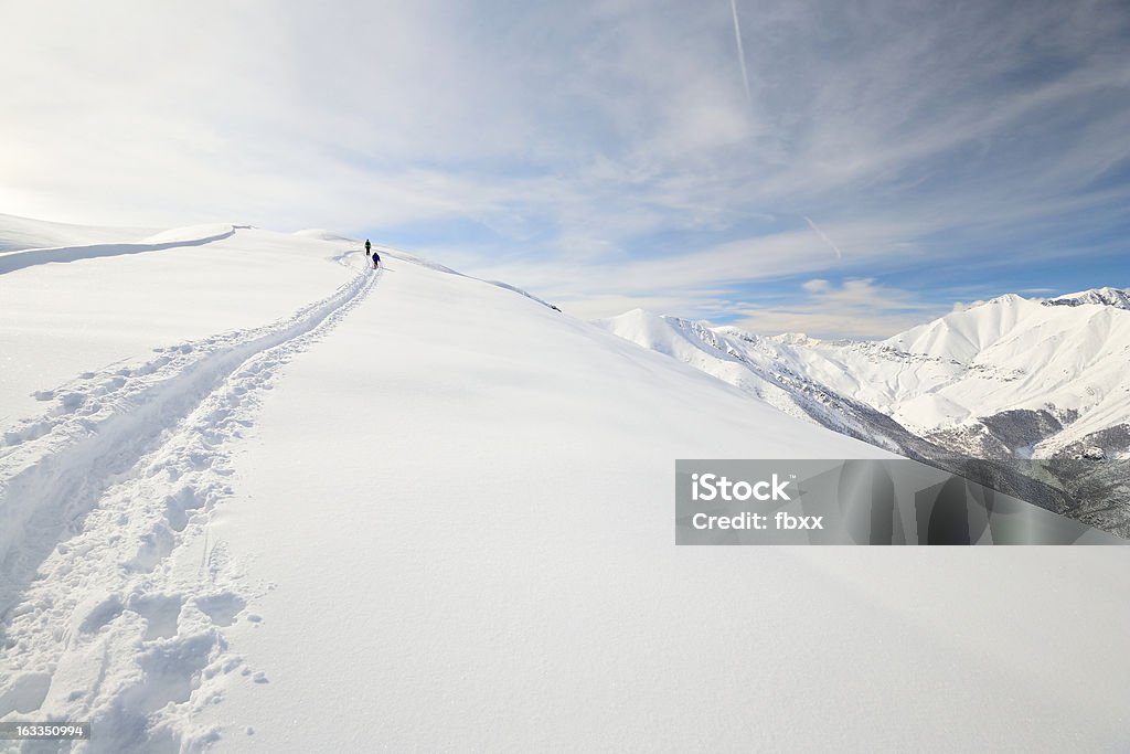 Couple d'alpiniste en hiver - Photo de Neige libre de droits