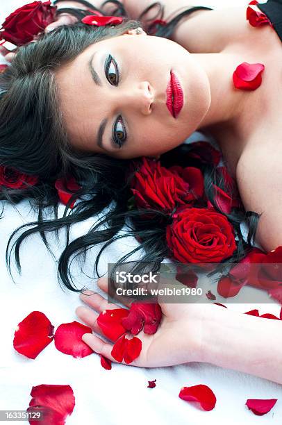 Schöne Rote Rosen Stockfoto und mehr Bilder von Aromatherapie - Aromatherapie, Auf Rosen gebettet, Auge