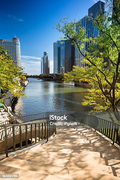 Лестницы В Чикаго Riverwalk — стоковые фотографии и другие картинки Чикаго - Иллинойс - Чикаго - Иллинойс, Без людей, Архитектура