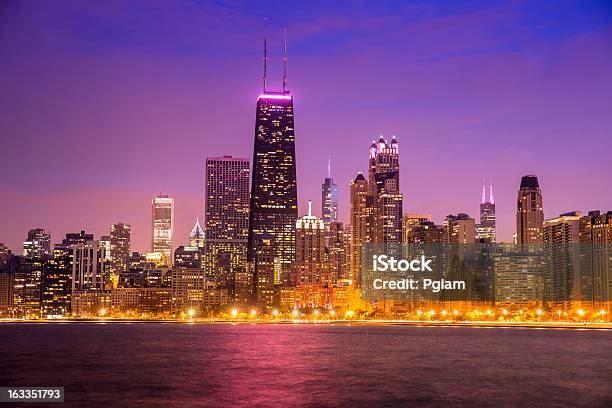 Skyline Di Chicago Illinois - Fotografie stock e altre immagini di Acqua - Acqua, Ambientazione esterna, America del Nord