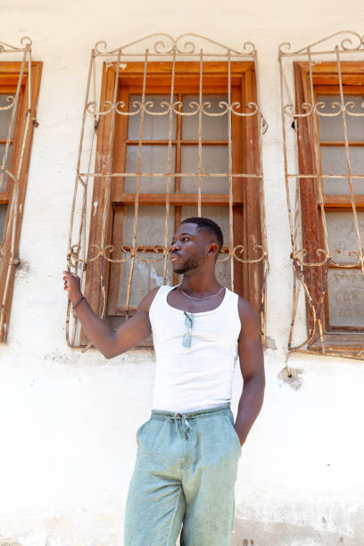 istock Portrait of afro men 1633533418