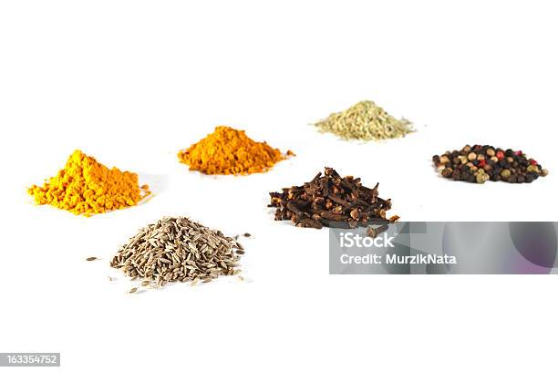 Foto de Especiarias Uma Colina e mais fotos de stock de Açafrão-da-índia - Açafrão-da-índia, Condimento - Temperos, Curry