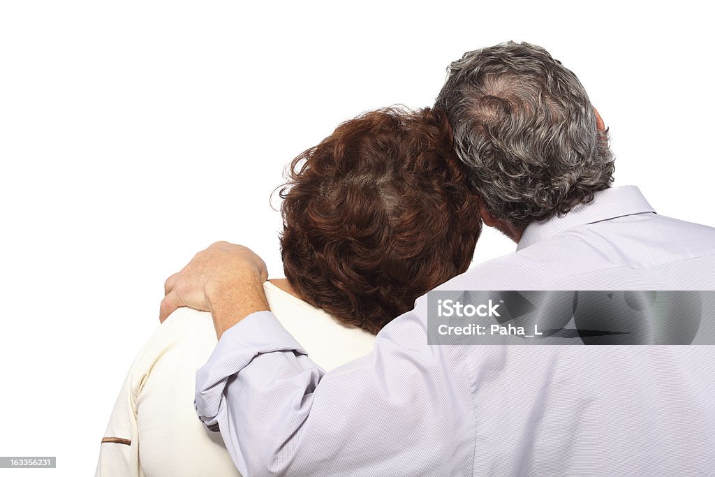 年配のカップル男性女性、hug 氏バック - 2人のロイヤリティフリーストックフォト