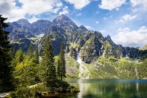 Vacaciones en Polonia - Lago Morskie Oko en los montes Tatras photo