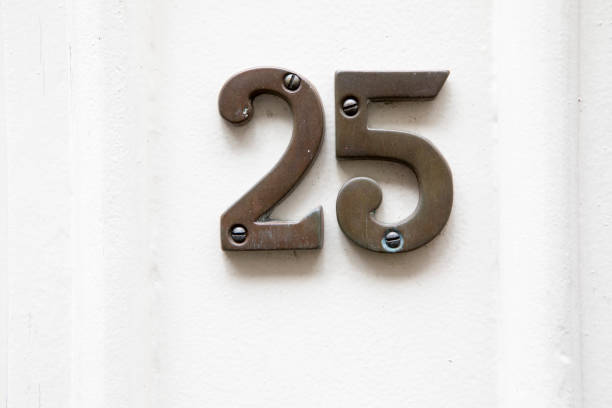 istock House number 25 sign 1633856980