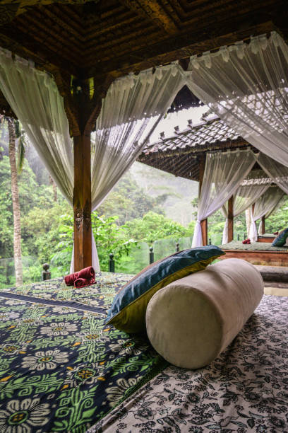 istock Canopies for massage with towels 1633994151