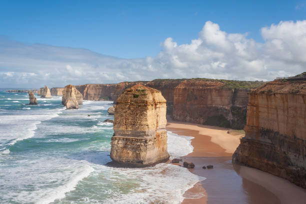 beeindruckende zwölf apostel, great ocean road, victoria, australien - the twelve apostles stock-fotos und bilder