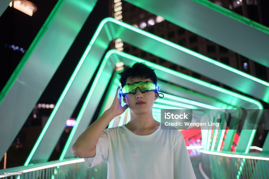 man using VR smart glasses 18-19 Years Stock Photo