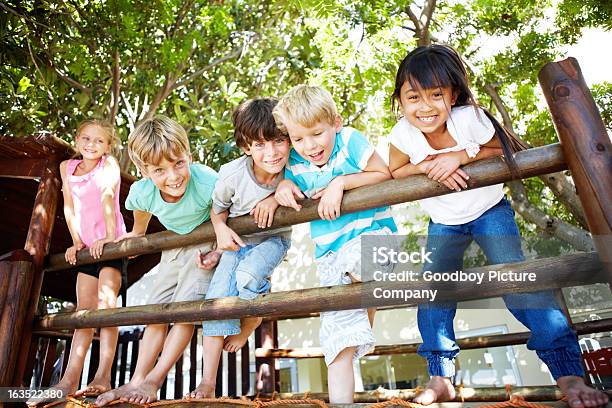 리세스 가장 아이에 대한 스톡 사진 및 기타 이미지 - 아이, 정글짐, 나무 위의 집