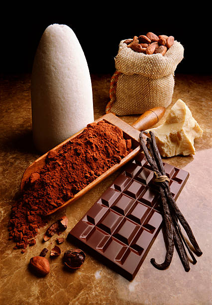 шоколадный ингредиенты - chocolate beans стоковые фото и изображения