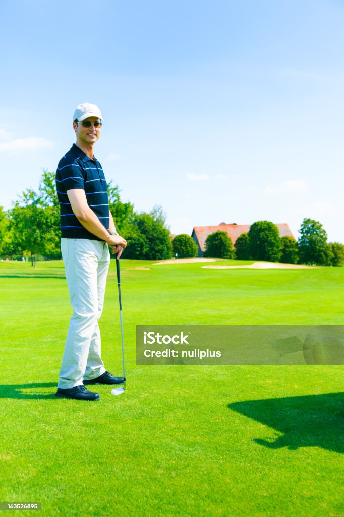 Человек игры в гольф - Стоковые фото 40-49 лет роялти-фри