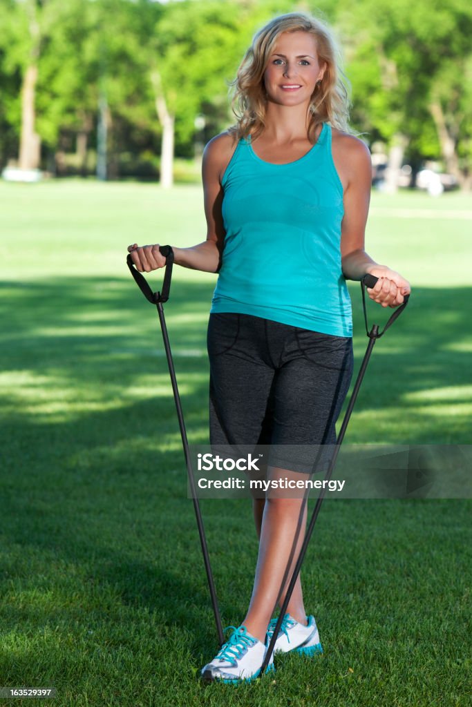 Aerobic-Mädchen In den Park - Lizenzfrei Aerobic Stock-Foto