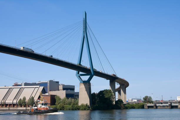 köhlbrand bridge, hamburg, germany, europe - konstruktion imagens e fotografias de stock