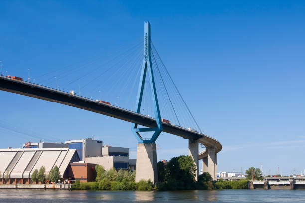 köhlbrand bridge, hamburg, germany, europe - konstruktion imagens e fotografias de stock