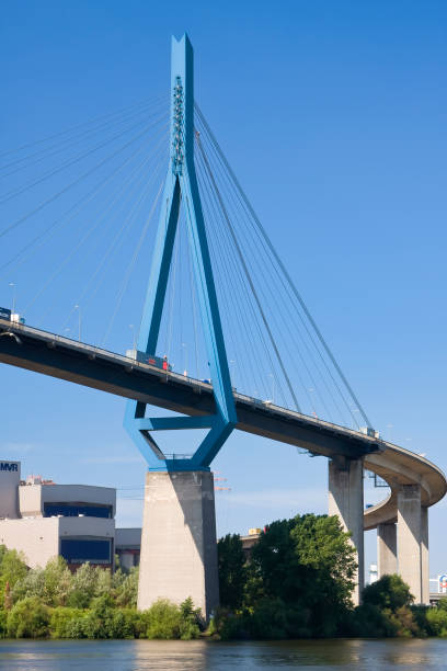 köhlbrand bridge, hamburg, germany, europe - konstruktion imagens e fotografias de stock