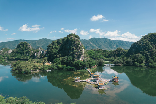 Seven Stars Cave in Zhaoqing City of Guangdong Province around the Star Lake and the Seven Peaks that scatter like the track of the Big Dipper, such special shape has brought it fame and recognition throughout China.