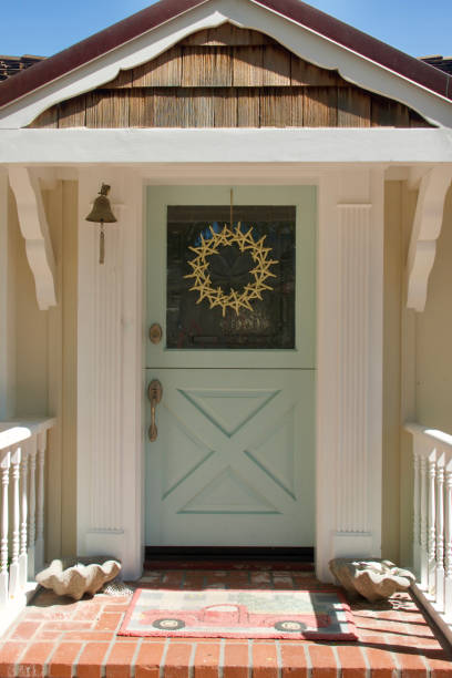 istock Charming front door to  cute beach bungalow 1636045476
