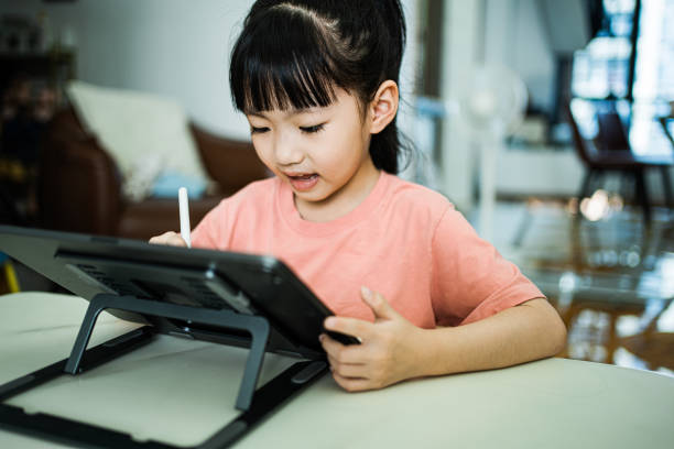 istock An Asian girl drawing on a tablet 1636117730