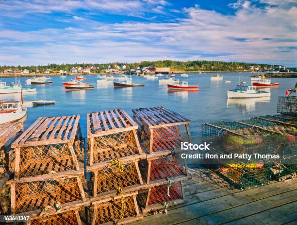 Maine Pueblo Pesquero Foto de stock y más banco de imágenes de Maine - Maine, Langosta - Crustáceo, Industria de la pesca