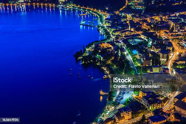 Foto de Garda De Acima Itália e mais fotos de stock de Lago Garda - Lago Garda, Porto - Distrito, Acima