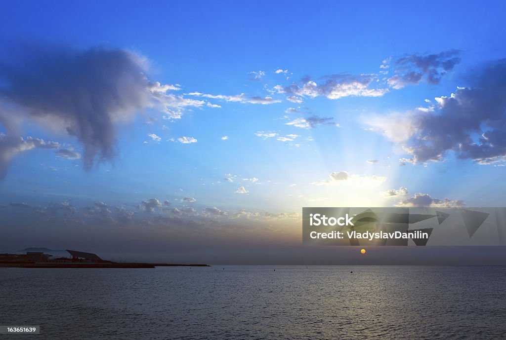 Amanecer en el mar - Foto de stock de Agua libre de derechos