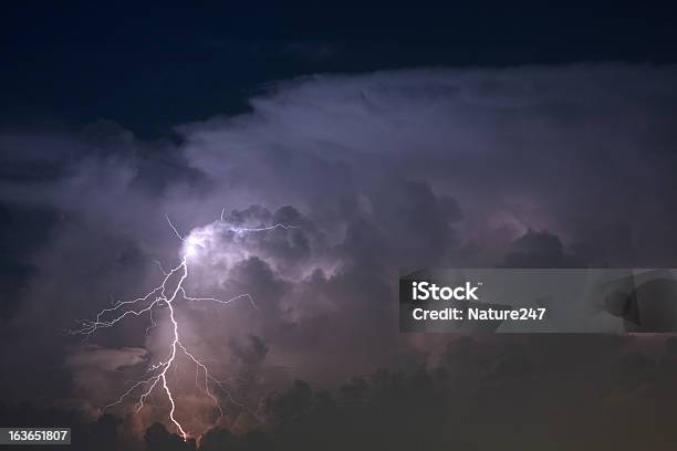 Foto de Nuvem De Tempestade De Trovões E Raios e mais fotos de stock de Chuva - Chuva, Chuva Torrencial, Cúmulo-nimbo