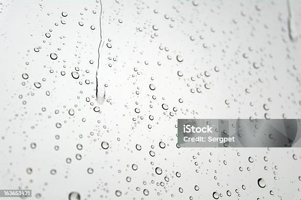 Foto de Gotas De Chuva Na Janela e mais fotos de stock de Abstrato - Abstrato, Chuva, Cinza - Descrição de Cor