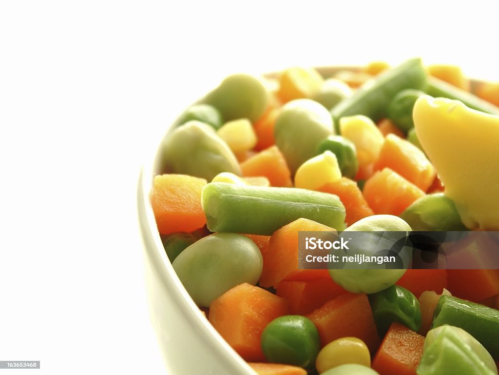 Mix de frozen legumes no prato - Foto de stock de Alimentação Saudável royalty-free