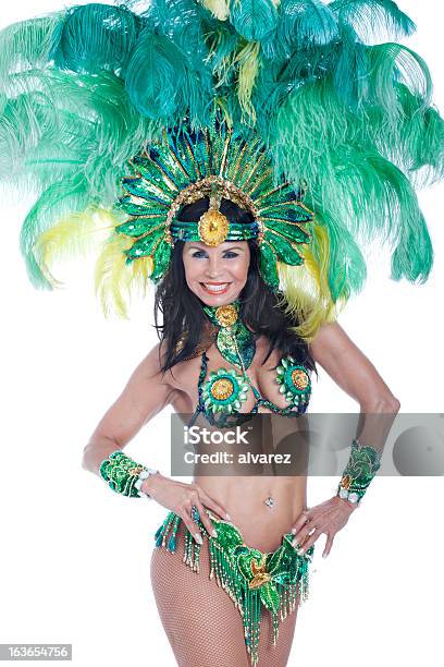 Mulher Dançarina De Samba - Fotografias de stock e mais imagens de Brasil - Brasil, Moda, Modelo - Ocupação