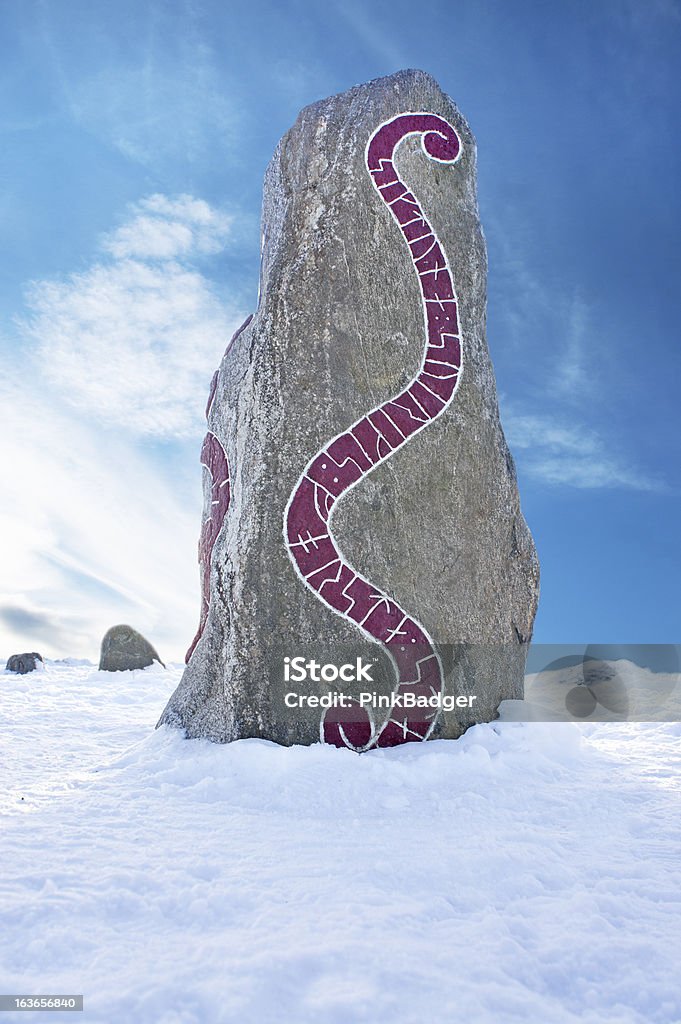 Rune stone - Foto de stock de Aire libre libre de derechos