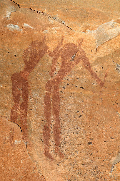 bushman rock pintura - cave painting rock africa bushmen fotografías e imágenes de stock