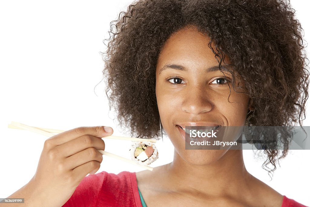 Подростковая девочка ест суши - Стоковые фото Девушки роялти-фри