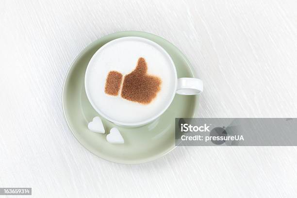 Cappuccino Com Cacau Polegar Para Cima - Fotografias de stock e mais imagens de Café - Bebida - Café - Bebida, Polegar para Cima, Enfeite com Espuma de Leite