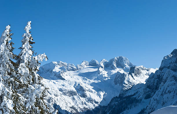 schönen winter landschaft in den österreichischen alpen - dachsteingebirge stock-fotos und bilder