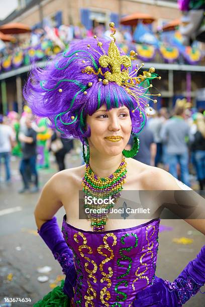 Fat Tuesday Kostüm In New Orleans Stockfoto und mehr Bilder von Mardi Gras - Mardi Gras, New Orleans Mardi Gras, Perlenschnur