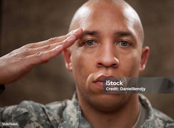 Soldato Saluto Militare - Fotografie stock e altre immagini di Saluto militare - Saluto militare, Primo piano del volto, Uomini