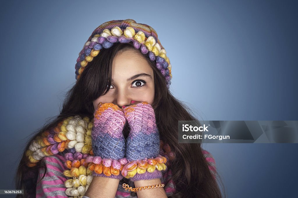 Grelotter adolescente - Photo de Froid libre de droits