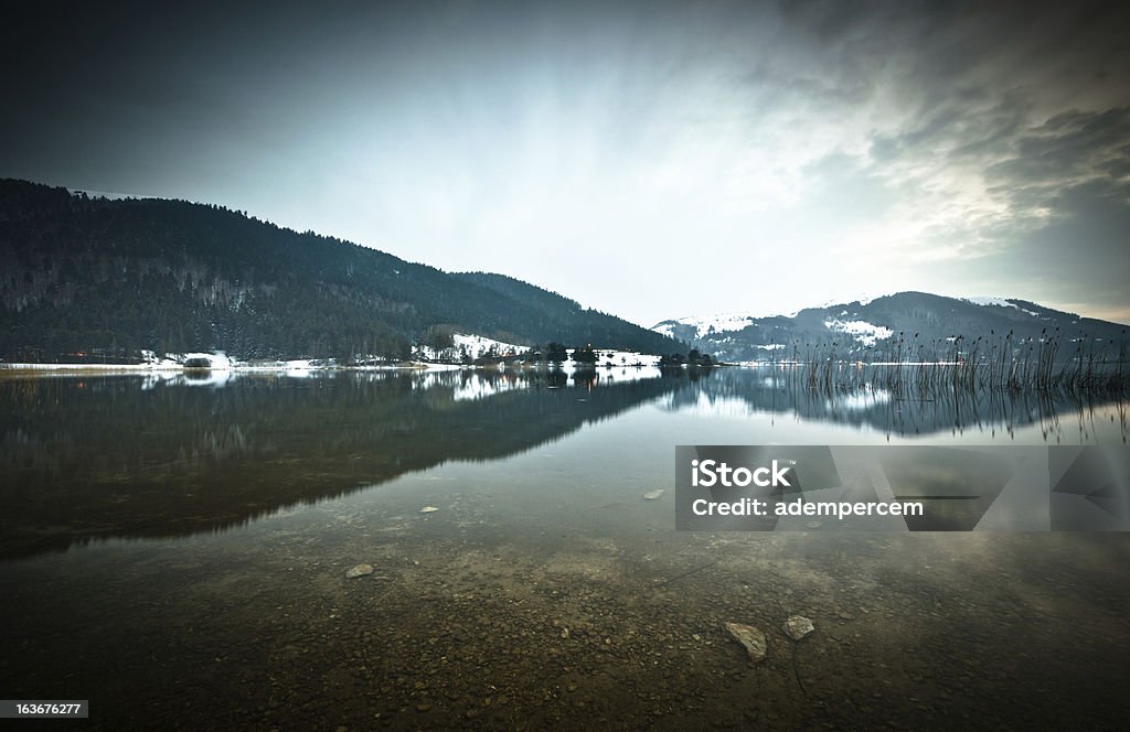 Lago di montagna - Foto stock royalty-free di Acqua