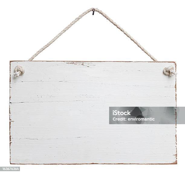 Old Blanco Curado Signboard En Una Cadena De Montaje Foto de stock y más banco de imágenes de Señal - Mensaje