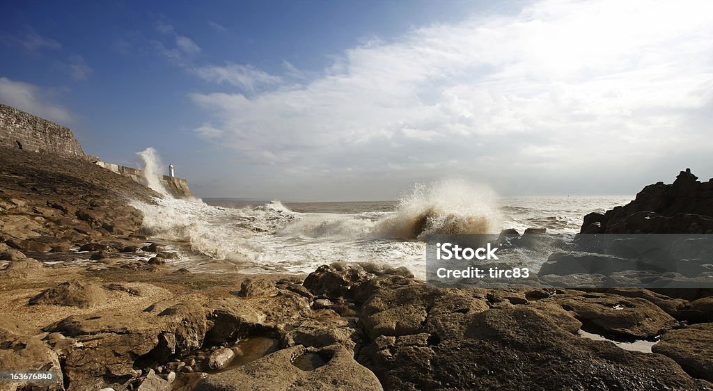 Porthcawl Phare de vagues déferlantes - Photo de Blanc libre de droits