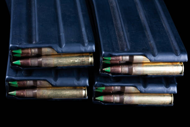 탄창의 5.56mm 탄약 - bullet belt ammunition cartridge 뉴스 사진 이미지