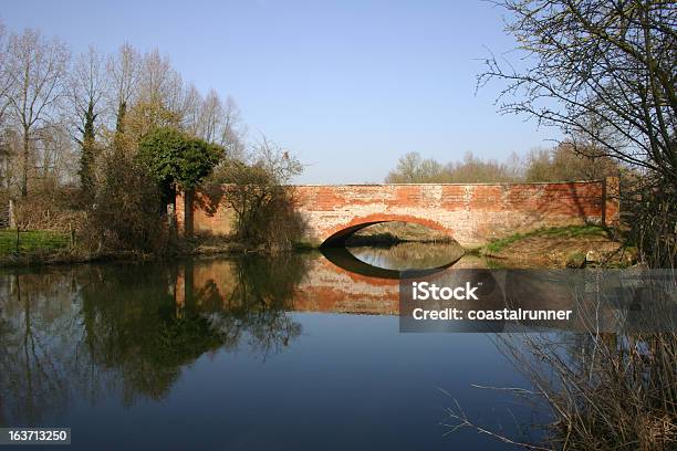 Ufford Ponte Sul Fiume Deben Del Suffolk - Fotografie stock e altre immagini di Acqua - Acqua, Acqua fluente, Albero