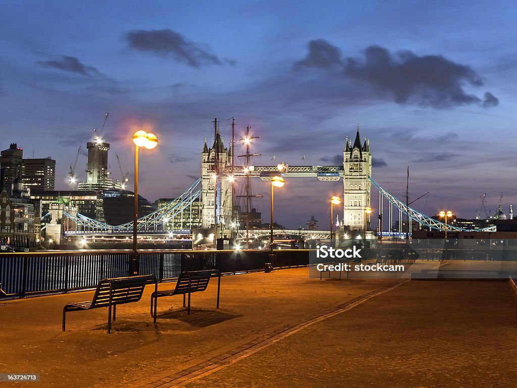 Ponte da Torre de Londres à noite - Royalty-free Anoitecer Foto de stock