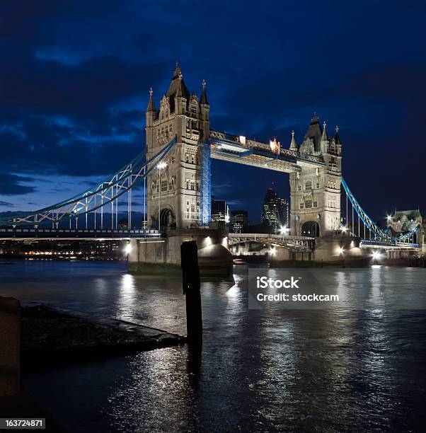 Ponte Da Torre À Noite Londres - Fotografias de stock e mais imagens de Anoitecer - Anoitecer, Ao Ar Livre, Arquitetura