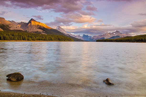 istock Maligne Lake at sunset 163725247