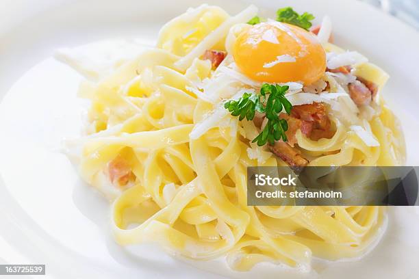 Massa Carbonara - Fotografias de stock e mais imagens de Ovo - Ovo, Tagliatelle, Cozido