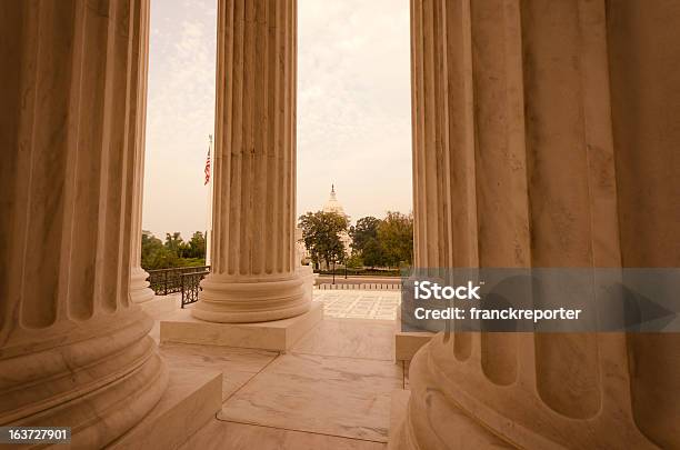 El Tribunal Supremo De Los Estados Unidos Y Del Edificio Del Capitolio De Washington Dc Foto de stock y más banco de imágenes de Washington DC